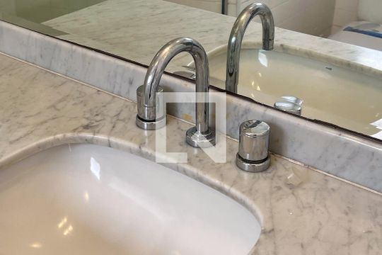 Banheiro da Suíte 4 de apartamento à venda com 4 quartos, 185m² em Itaim Bibi, São Paulo