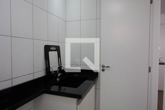 Banheiro de kitnet/studio para alugar com 1 quarto, 38m² em Vila Campanela, São Paulo