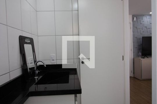 Banheiro de kitnet/studio para alugar com 1 quarto, 38m² em Vila Campanela, São Paulo