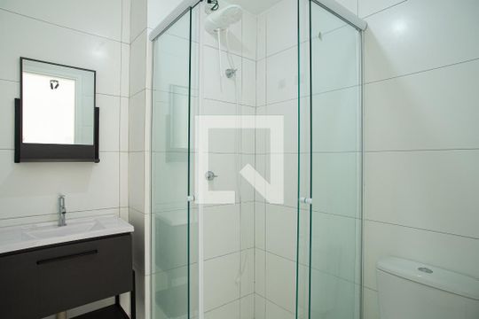 Banheiro de apartamento para alugar com 1 quarto, 28m² em Bela Vista, São Paulo