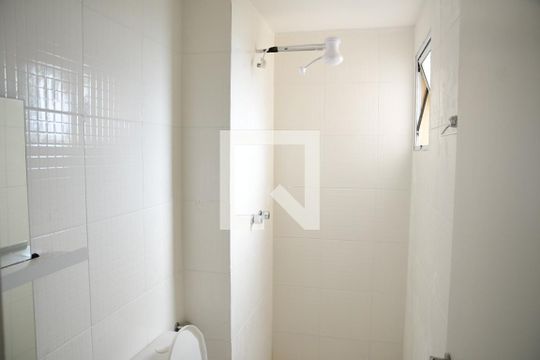 Banheiro de apartamento para alugar com 2 quartos, 50m² em Barro Branco, Cotia