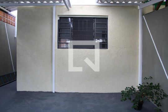 Garagem de casa para alugar com 1 quarto, 68m² em Vila Carbone, São Paulo
