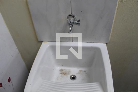 Área de Serviço de casa para alugar com 1 quarto, 68m² em Vila Carbone, São Paulo
