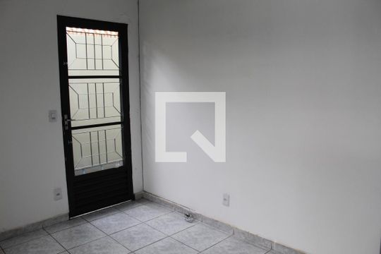 Sala de casa para alugar com 1 quarto, 68m² em Vila Carbone, São Paulo