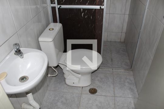 Banheiro de casa para alugar com 1 quarto, 68m² em Vila Carbone, São Paulo