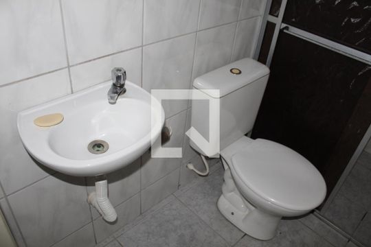 Banheiro de casa para alugar com 1 quarto, 68m² em Vila Carbone, São Paulo