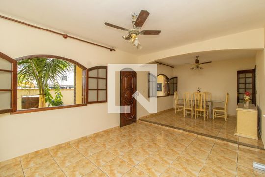 Casa à venda com 2 quartos, 112m² em Olaria, Rio de Janeiro