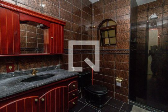 Banheiro de casa à venda com 2 quartos, 112m² em Olaria, Rio de Janeiro