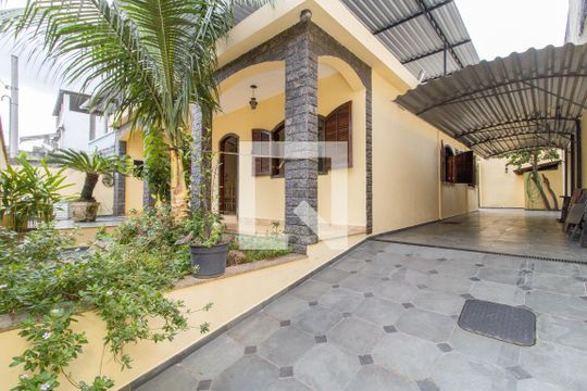 Entrada da Garagem de casa à venda com 2 quartos, 112m² em Olaria, Rio de Janeiro
