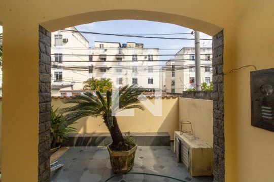 Vista da Sala 1 de casa à venda com 2 quartos, 112m² em Olaria, Rio de Janeiro