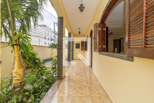 Varanda de casa à venda com 2 quartos, 112m² em Olaria, Rio de Janeiro