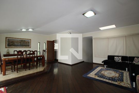 Casa para alugar com 5 quartos, 350m² em Chácara Belenzinho, São Paulo