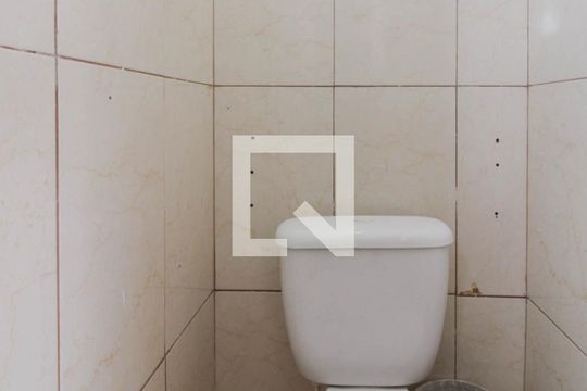 Banheiro de kitnet/studio para alugar com 1 quarto, 35m² em Jardim Tranqüilidade, Guarulhos