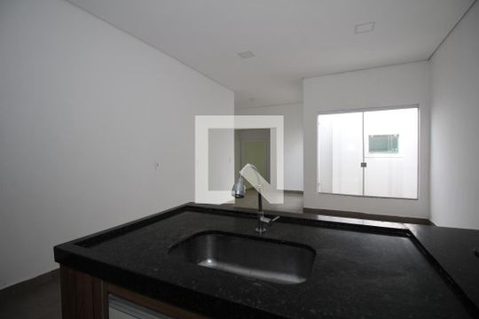 Cozinha e Área de Serviço de casa de condomínio para alugar com 3 quartos, 130m² em Colônia Agrícola Samambaia, Brasília