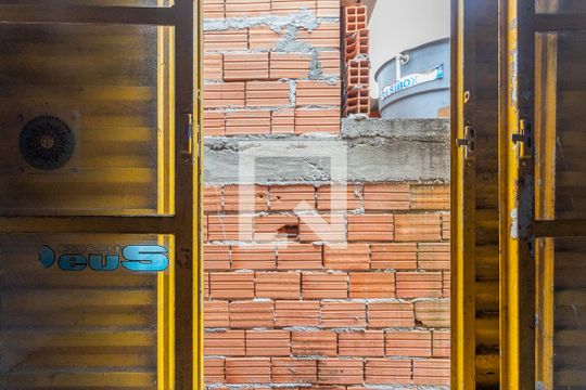 Janela do quarto  de casa à venda com 1 quarto, 30m² em Casa Grande, Diadema