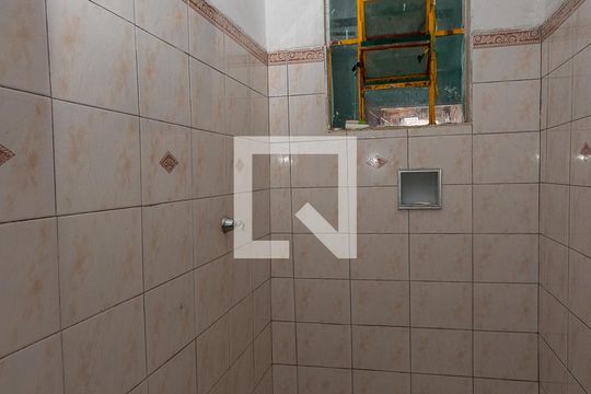 Banheiro  de casa à venda com 1 quarto, 30m² em Casa Grande, Diadema