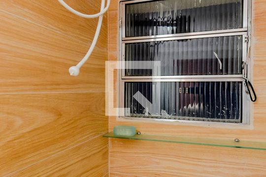 Banheiro de apartamento à venda com 2 quartos, 54m² em Parque Renato Maia, Guarulhos