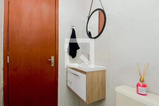 Banheiro de apartamento à venda com 2 quartos, 54m² em Parque Renato Maia, Guarulhos