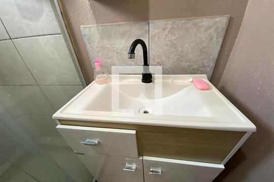 Pia do Banheiro de apartamento à venda com 2 quartos, 60m² em Campina, São Leopoldo