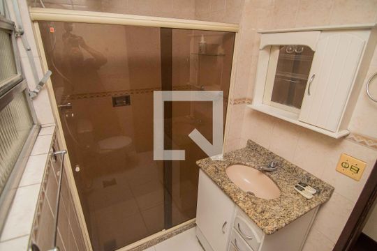 Banheiro de apartamento à venda com 2 quartos, 65m² em Fonseca, Niterói