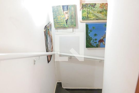 Escada de acesso a garagem de casa à venda com 5 quartos, 218m² em Vila Mariana, São Paulo