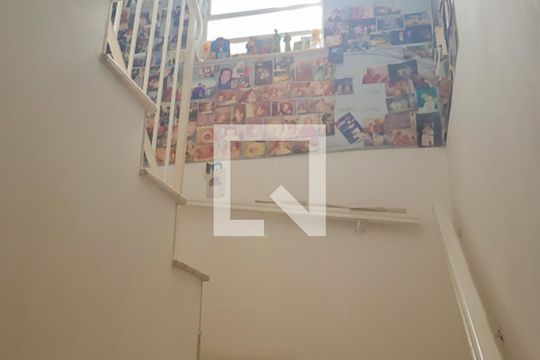 Escada de casa à venda com 5 quartos, 218m² em Vila Mariana, São Paulo
