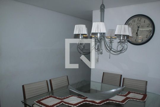 Sala de casa à venda com 6 quartos, 200m² em Jardim Nosso Lar, São Paulo
