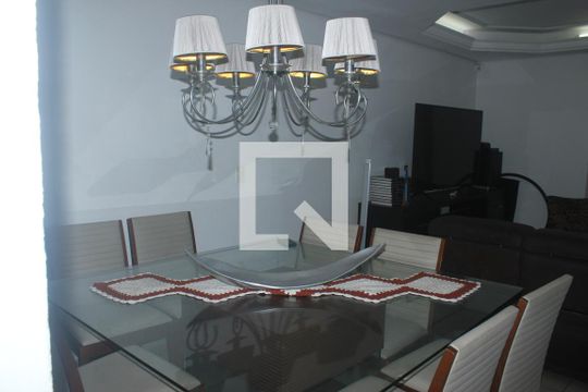 Sala de casa à venda com 6 quartos, 200m² em Jardim Nosso Lar, São Paulo