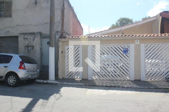 Fachada de casa à venda com 6 quartos, 200m² em Jardim Nosso Lar, São Paulo