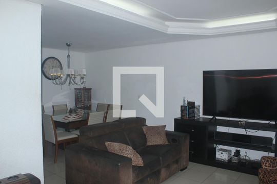 Sala de casa à venda com 6 quartos, 200m² em Jardim Nosso Lar, São Paulo