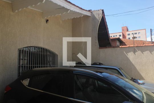 Garagem de casa à venda com 6 quartos, 200m² em Jardim Nosso Lar, São Paulo