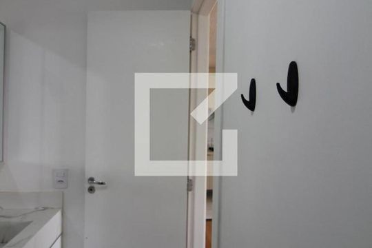 Banheiro de apartamento à venda com 1 quarto, 32m² em Vila Graciosa, São Paulo