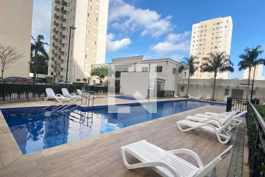 Piscina de apartamento à venda com 2 quartos, 51m² em Centro, Barueri