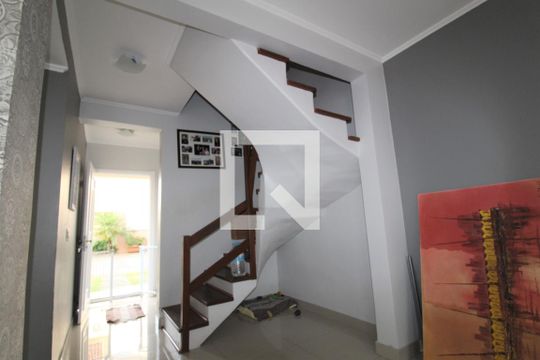 Escada de casa de condomínio para alugar com 3 quartos, 100m² em Estância Velha, Canoas