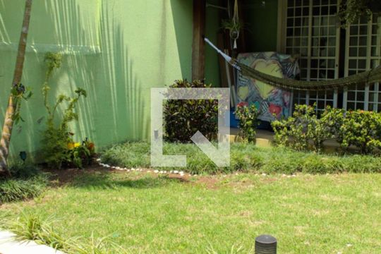 Quintal de casa à venda com 3 quartos, 243m² em Jardim da Saúde, São Paulo