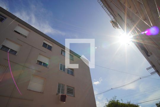 Vista de kitnet/studio para alugar com 1 quarto, 28m² em Protásio Alves, Porto Alegre