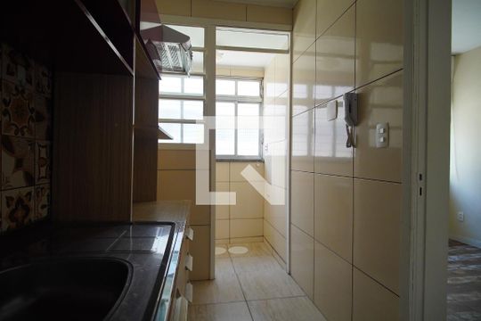 Cozinha de kitnet/studio para alugar com 1 quarto, 28m² em Protásio Alves, Porto Alegre