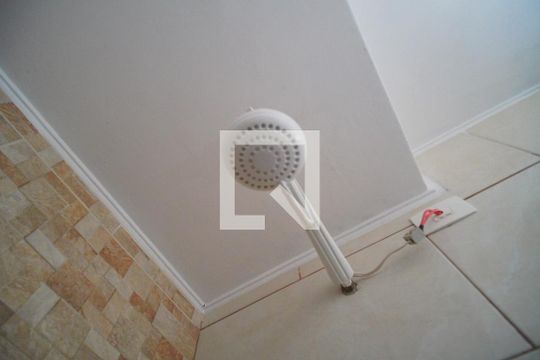 Banheiro de kitnet/studio à venda com 1 quarto, 28m² em Protásio Alves, Porto Alegre