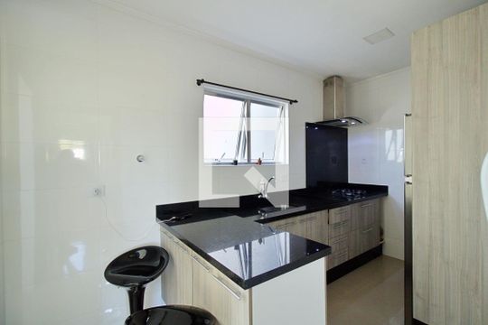 Cozinha de apartamento à venda com 2 quartos, 58m² em Jardim Pedro Goncalves, Taboão da Serra