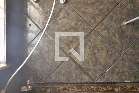 Banheiro de casa para alugar com 2 quartos, 94m² em São Miguel, São Gonçalo