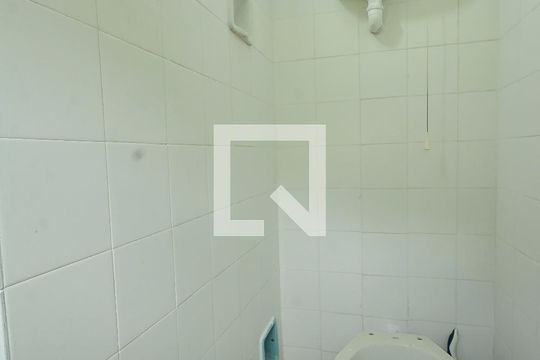 Banheiro de kitnet/studio para alugar com 1 quarto, 15m² em Botafogo, Rio de Janeiro