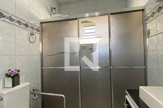Banheiro de casa à venda com 4 quartos, 180m² em Centro, São Leopoldo