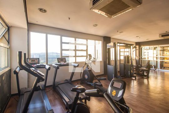Academia de apartamento à venda com 1 quarto, 40m² em Alphaville Industrial, Barueri