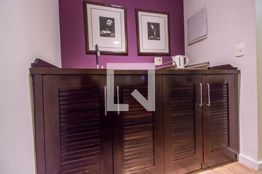 Cozinha de apartamento à venda com 1 quarto, 40m² em Alphaville Industrial, Barueri
