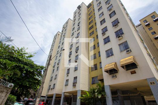 Fachada do bloco de apartamento para alugar com 2 quartos, 70m² em Alcântara, São Gonçalo