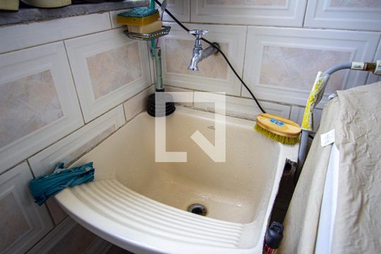 Área de Serviço de apartamento para alugar com 2 quartos, 70m² em Alcântara, São Gonçalo