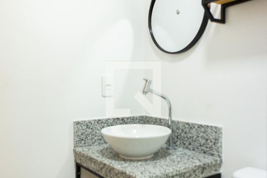 Banheiro de kitnet/studio à venda com 1 quarto, 24m² em Tatuapé, São Paulo