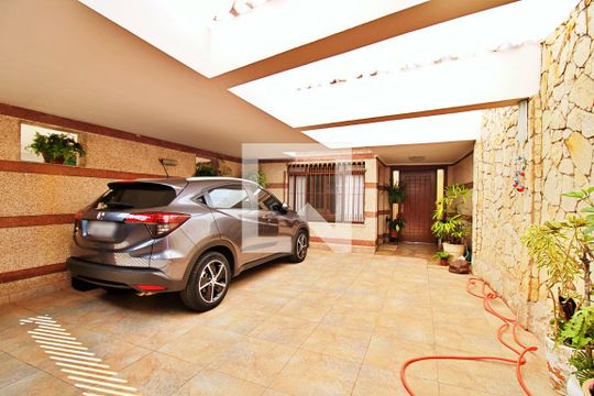 Garagem de casa para alugar com 3 quartos, 143m² em Vila Morse, São Paulo