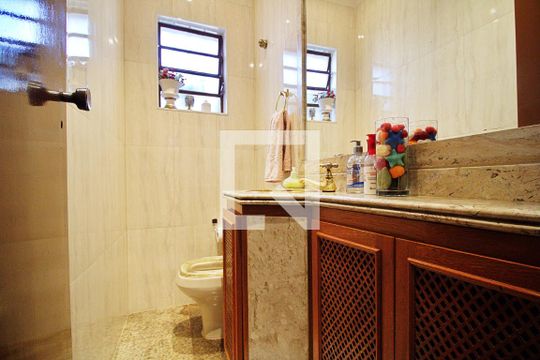 Lavabo de casa para alugar com 3 quartos, 143m² em Vila Morse, São Paulo
