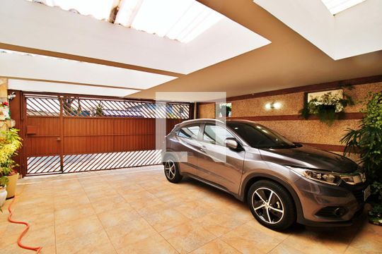Garagem de casa para alugar com 3 quartos, 143m² em Vila Morse, São Paulo